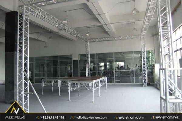Space frame truss rental for stage construction