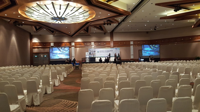 Projectors and Screen in the meeting room (Source: Google)