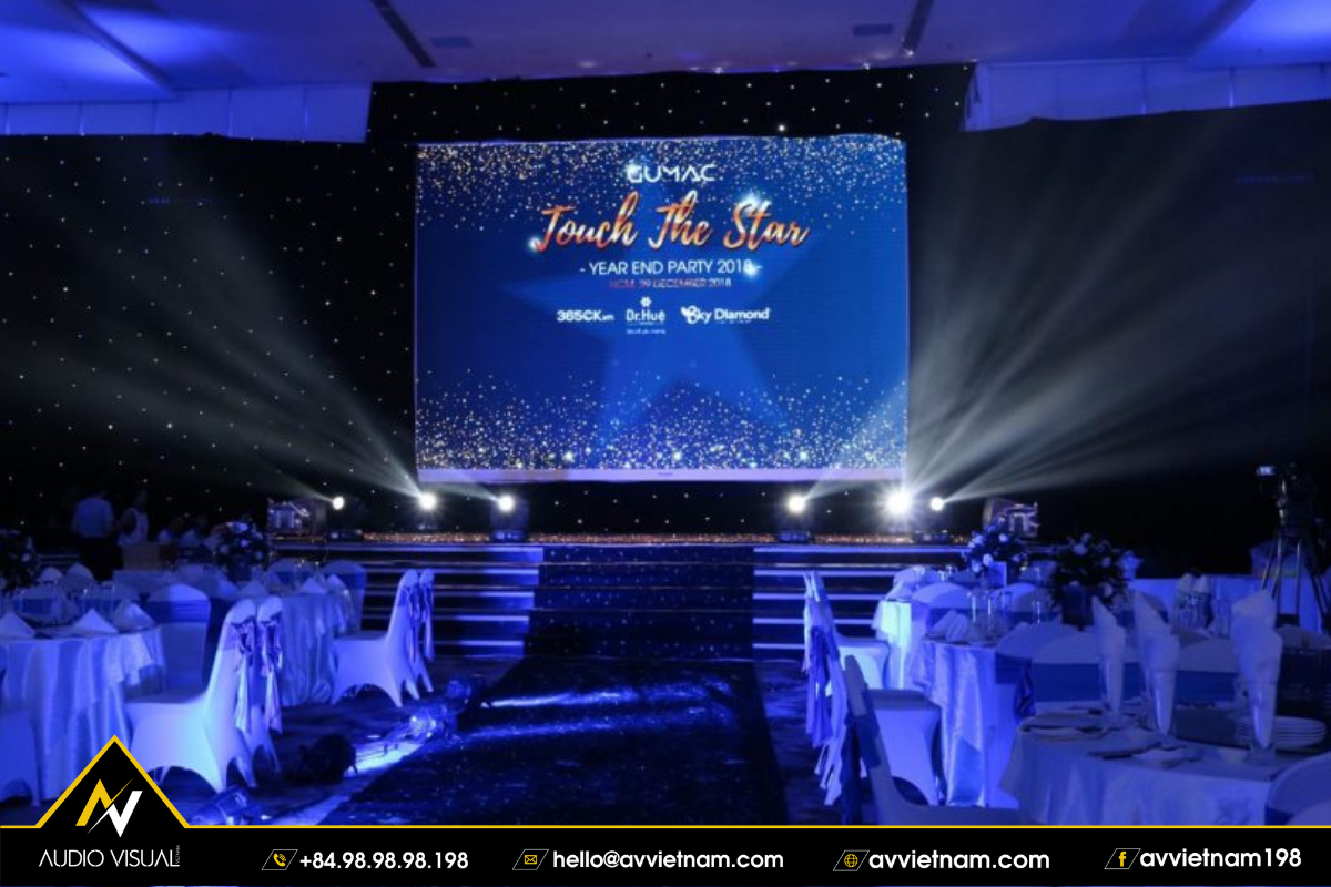 The perfect backdrop design contributes to the elegance of the company’s year-end party
